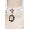 Le ras de cou vintage blanc petits diamants roses