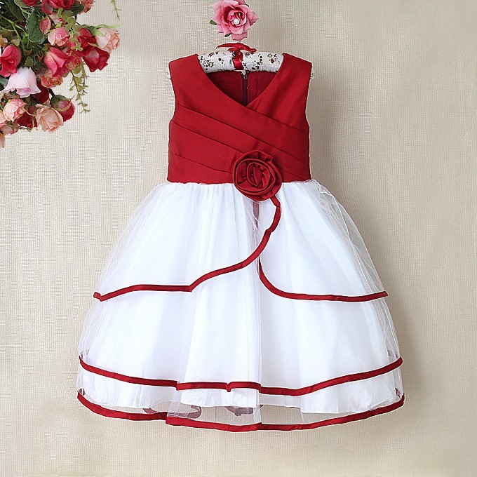 La Robe De Cérémonie Rouge Et Blanche Pour Petite Fille