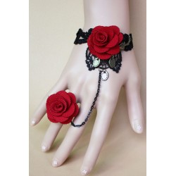 Le bijou de main rouge et noir gothique