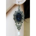 Les boucles d'oreilles baroques noires