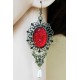 Les boucles d'oreilles baroques rouges